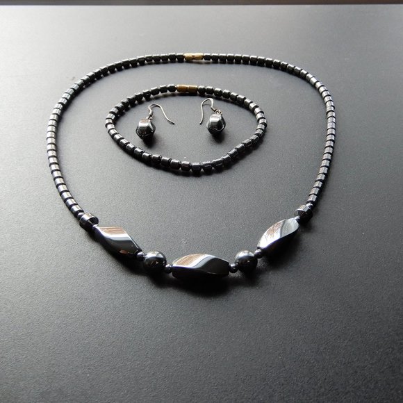 Black Freshwater Cultured Pearl Set - Picture 3 of 9